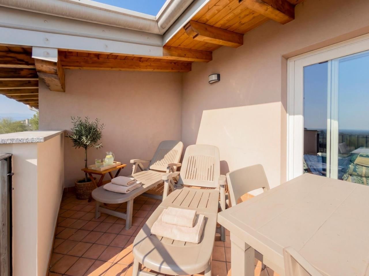 Private terrace with deckchairs and sun loungers and a view over the vineyards