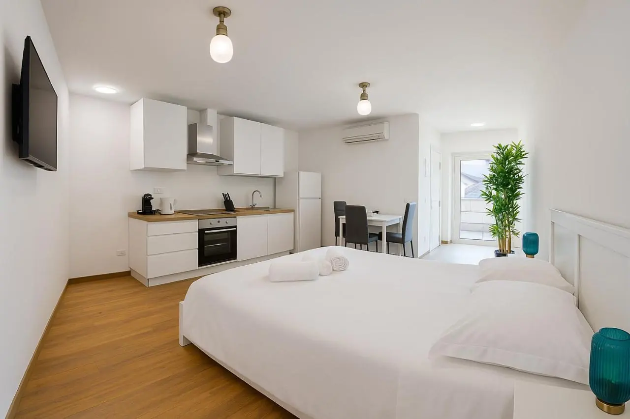 Historic Center Suite, Sarnico · old town