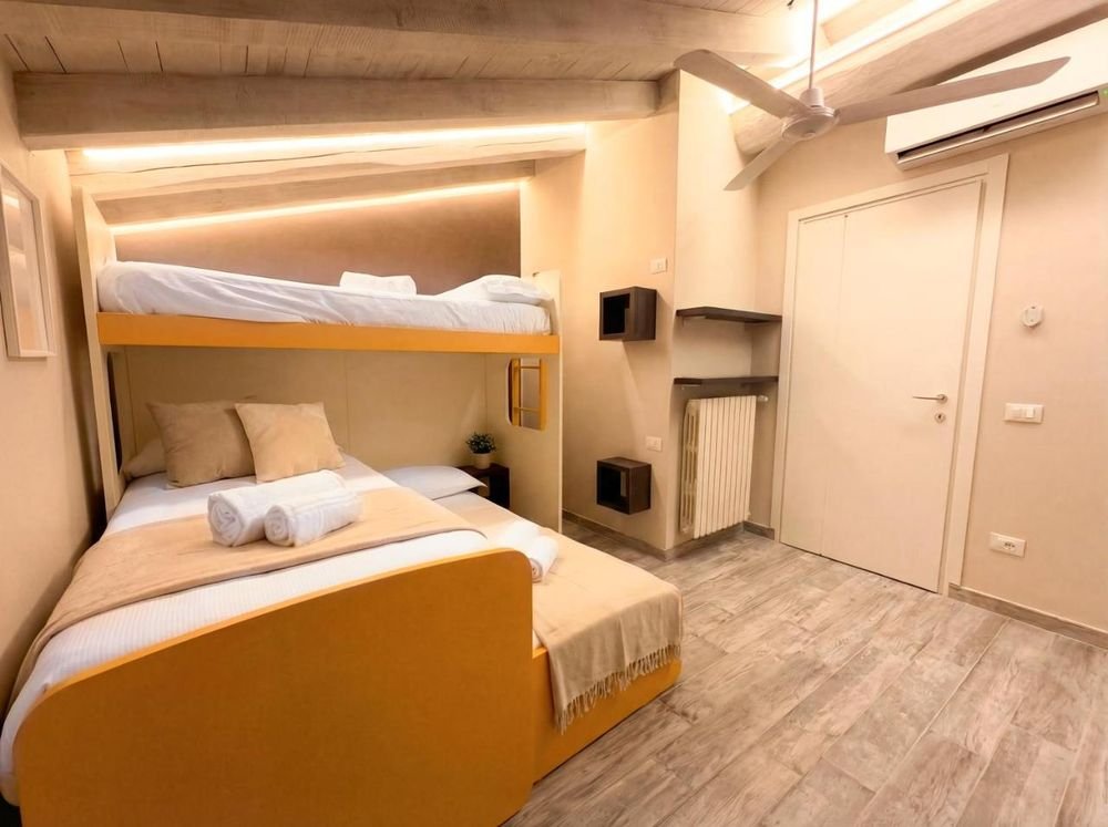 Seconda camera con letto singolo e letto a castello, ideale per famiglie