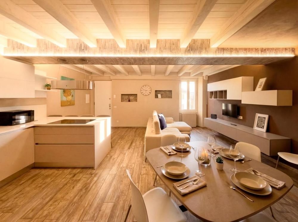 Zona pranzo con tavolo apparecchiato, aperta sulla cucina e sul soggiorno