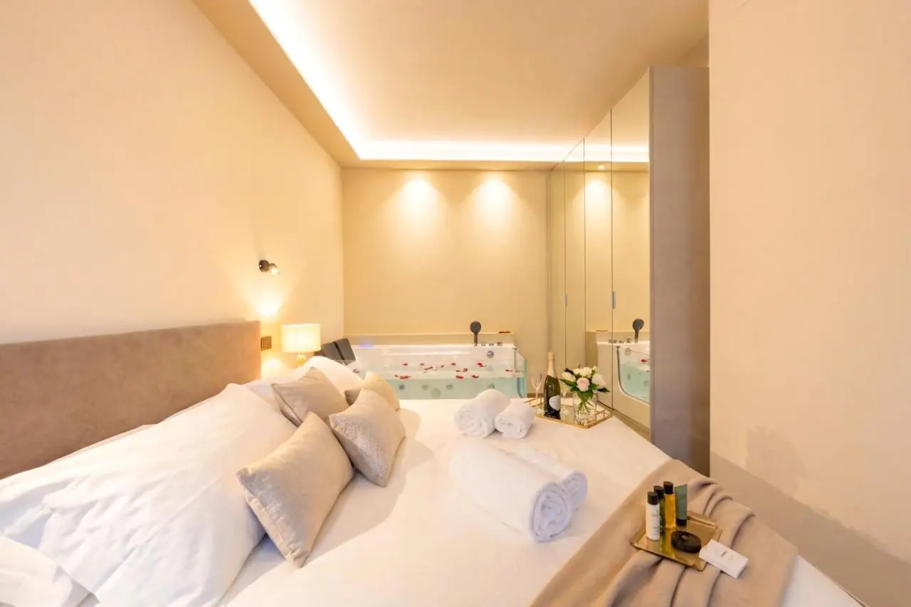 Jacuzzi Luxury Apartment, Iseo · Piazza Garibaldi