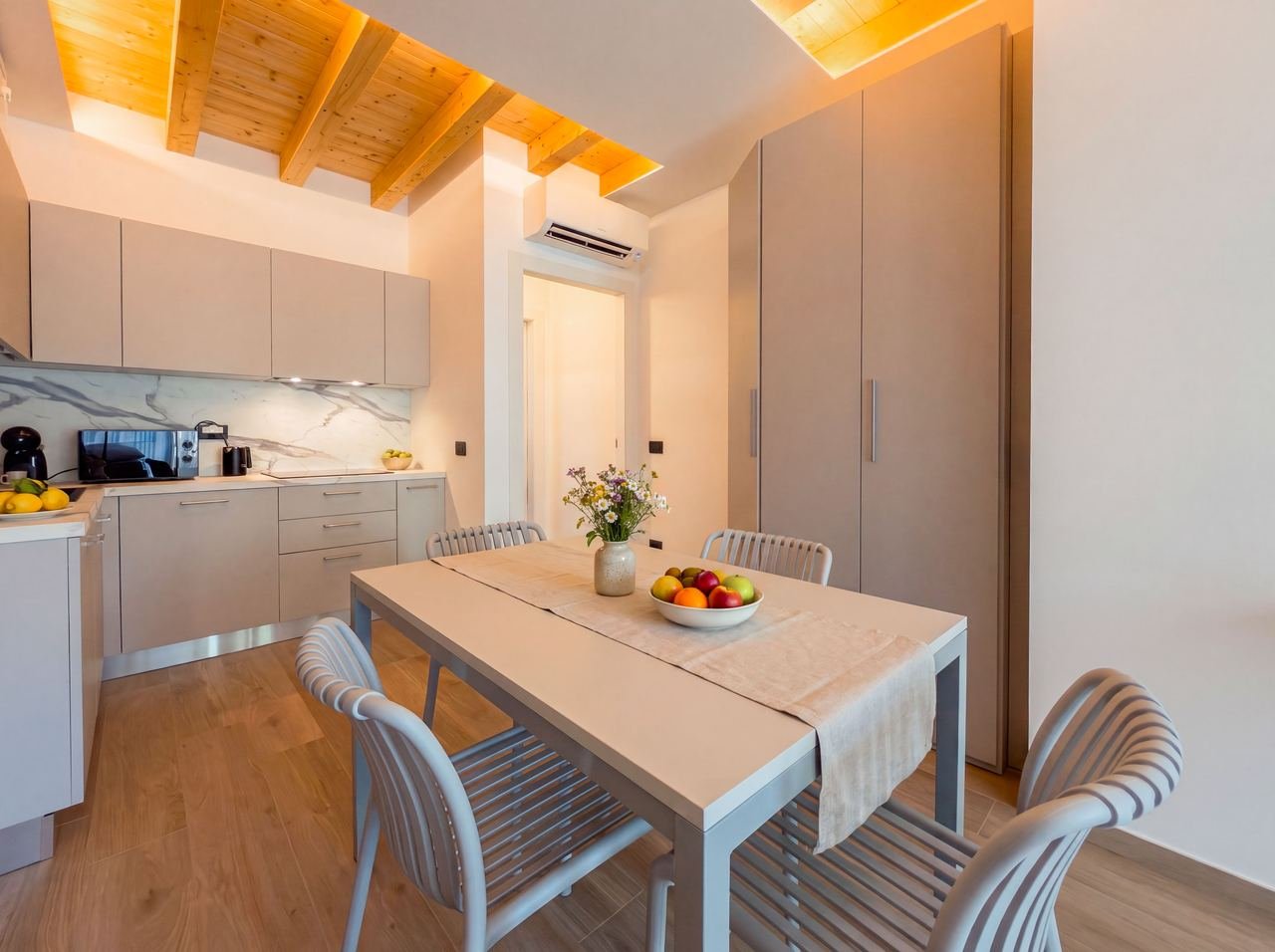 Monolocale 7: cucina e zona pranzo