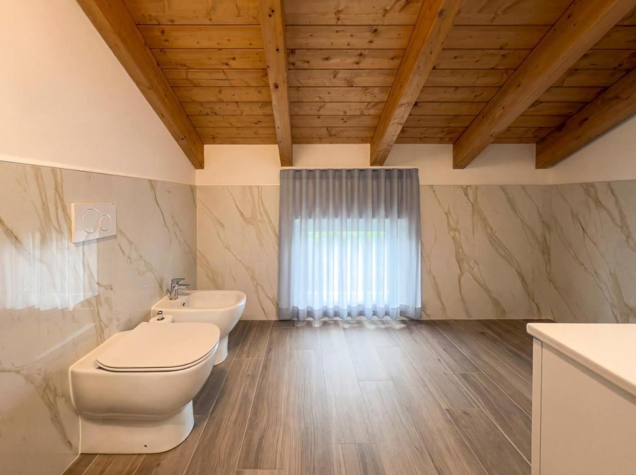 Monolocale 11: bagno con bidet