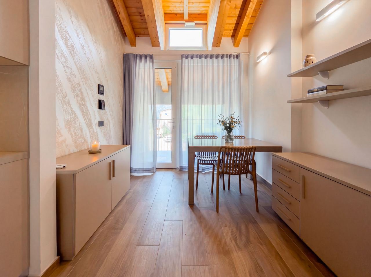 Monolocale 12: zona pranzo e cucina