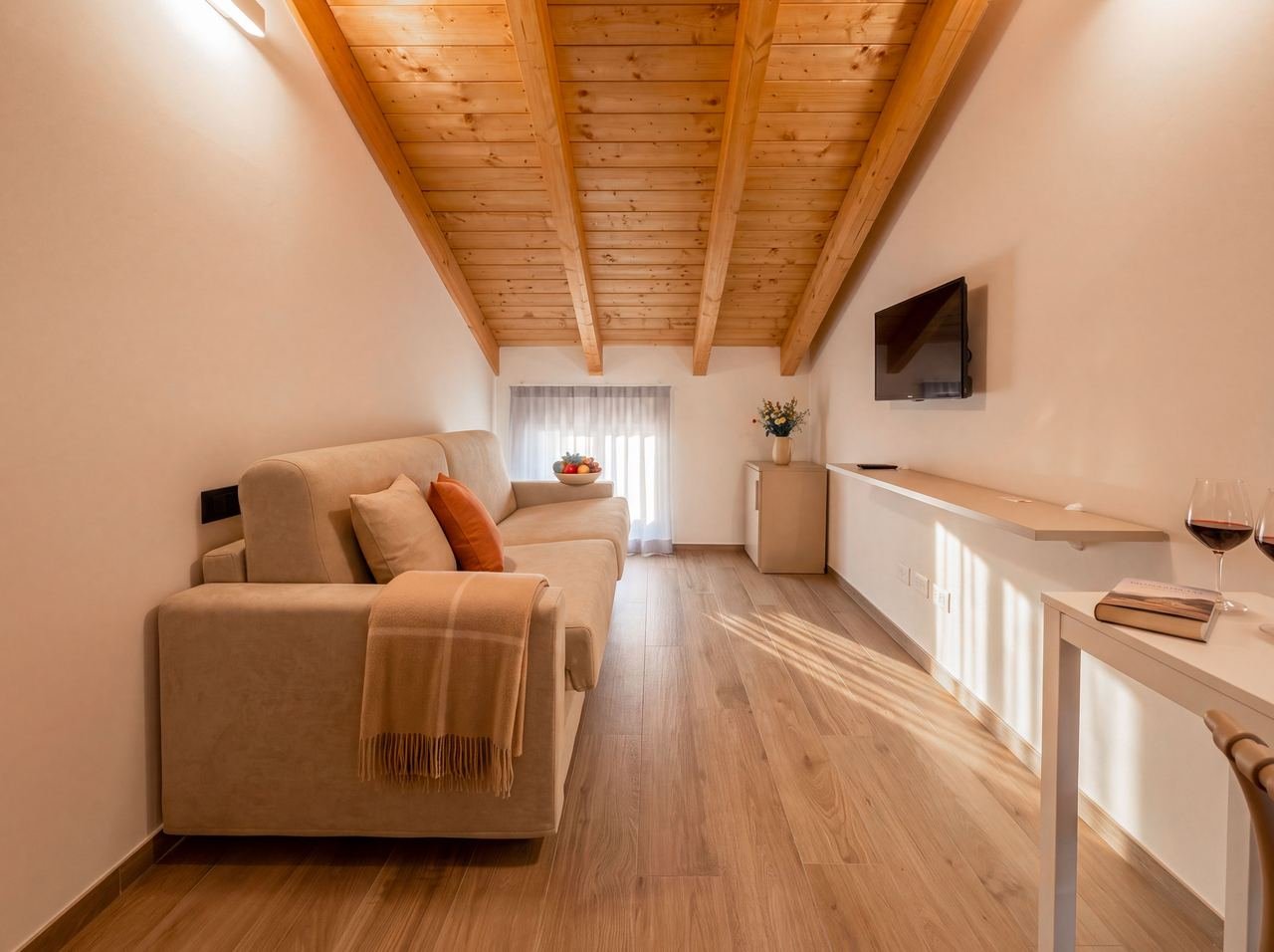 Studio 13: living area with a sofa bed, under the wooden roof