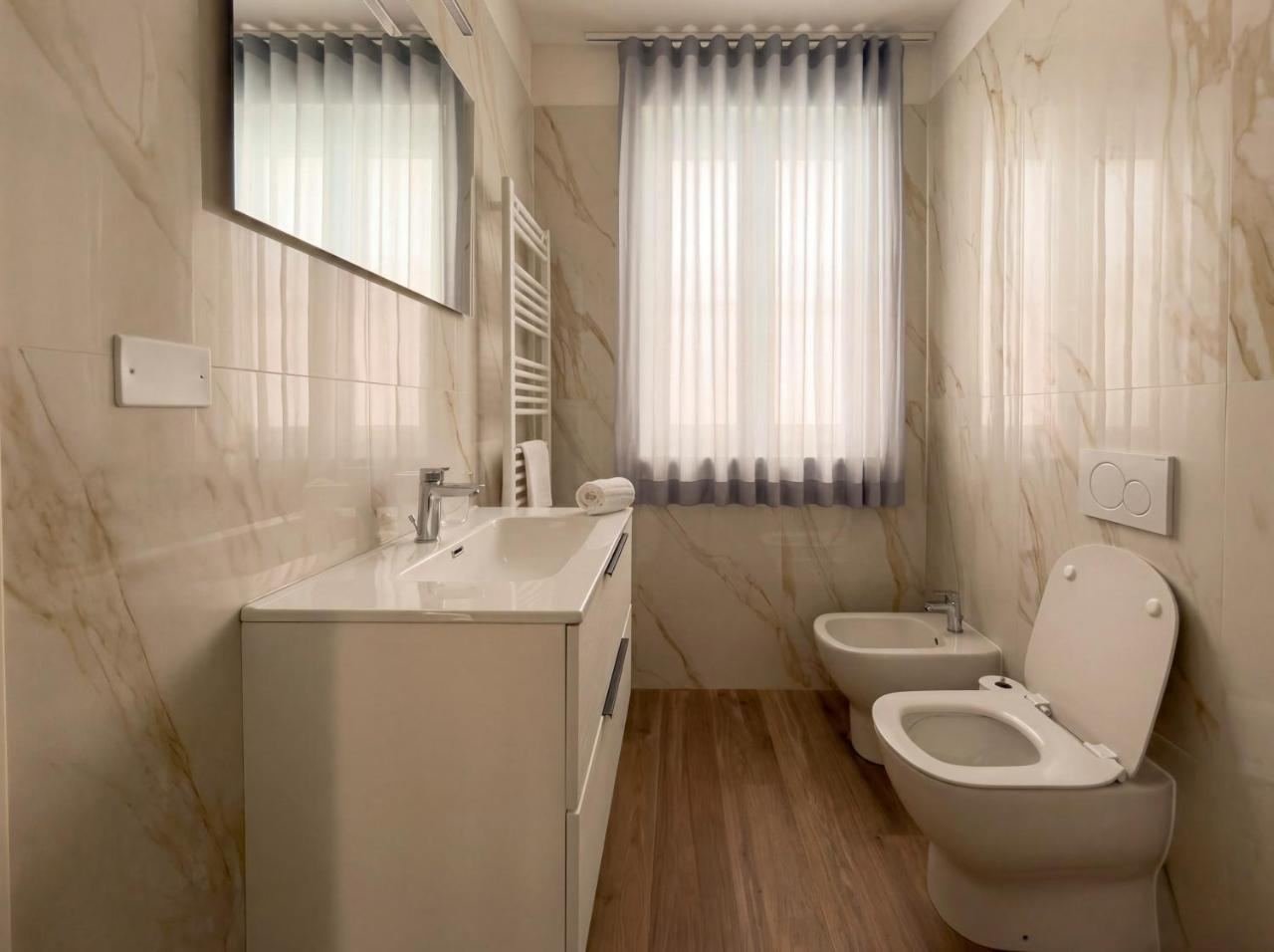 Marble bathroom of the Premier Apartment