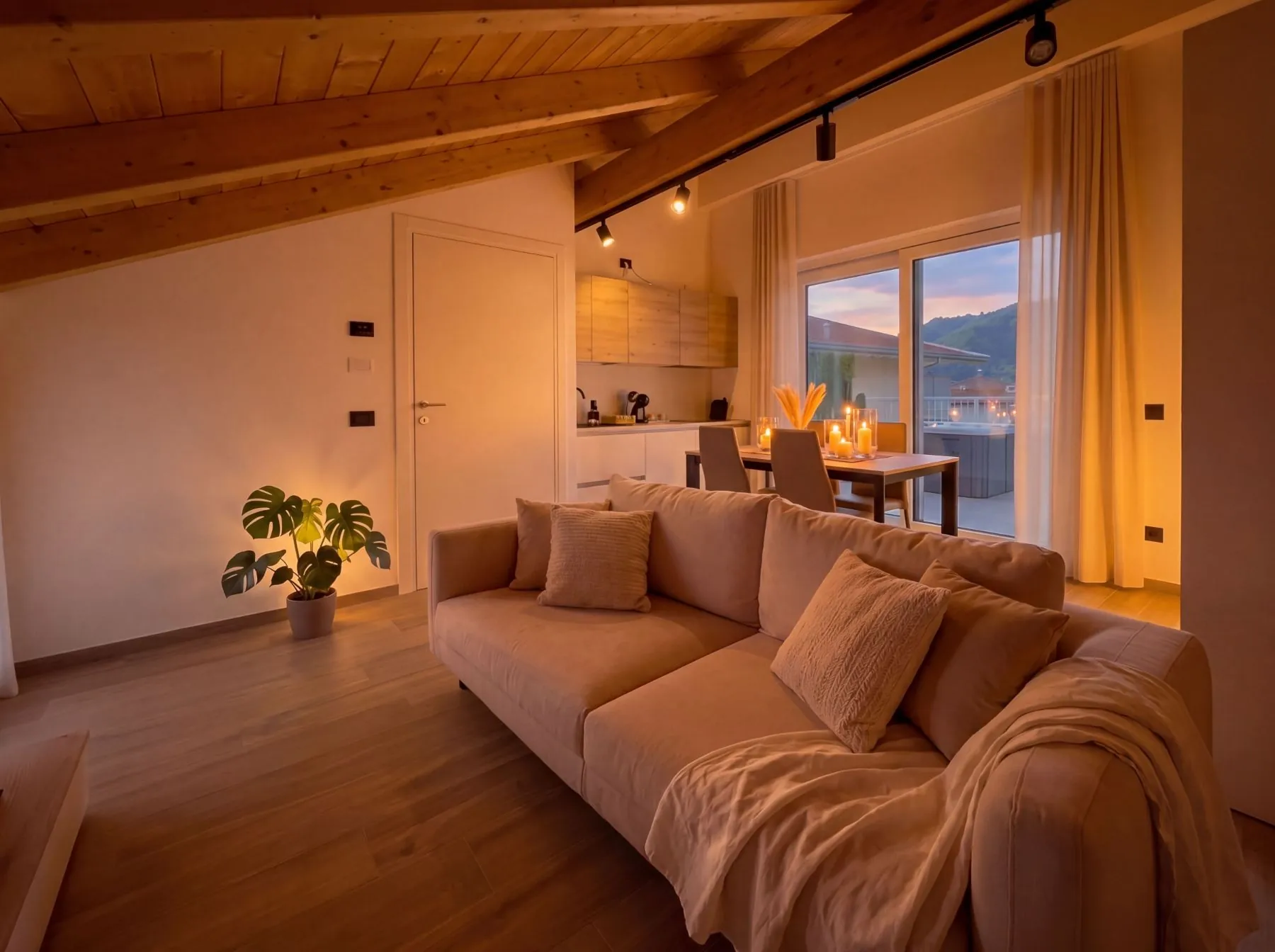 Interno moderno di un appartamento vacanze sul Lago d'Iseo gestito da RentalTravel